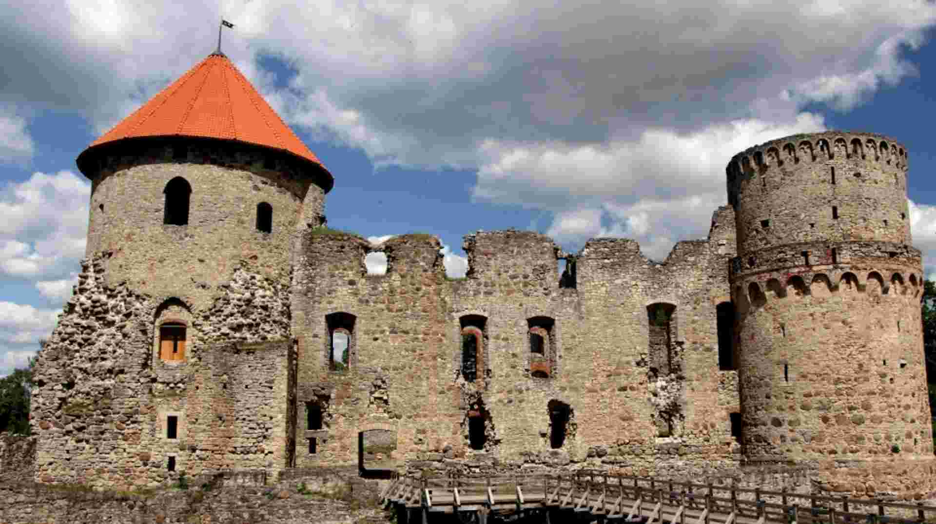 Cesis: Medieval Heritage And Natural Treasure