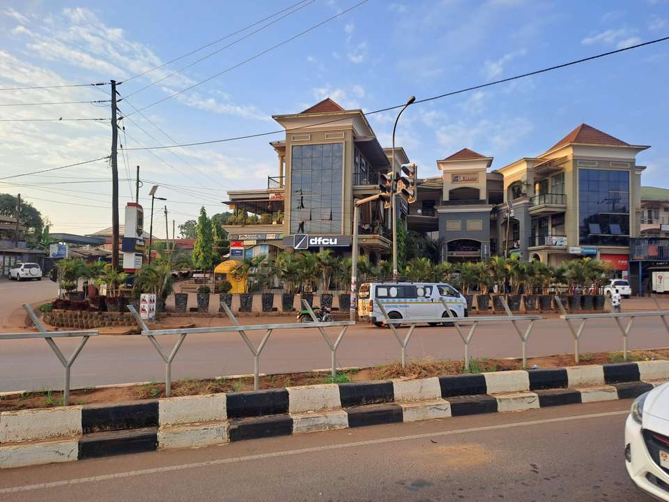 Chimps & Gorillas of Uganda - Exodus Adventure Travels - Uganda