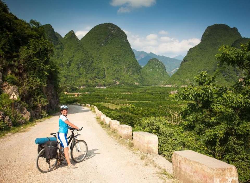 China on a Shoestring - Encounters Travel - Hong Kong - Image 11