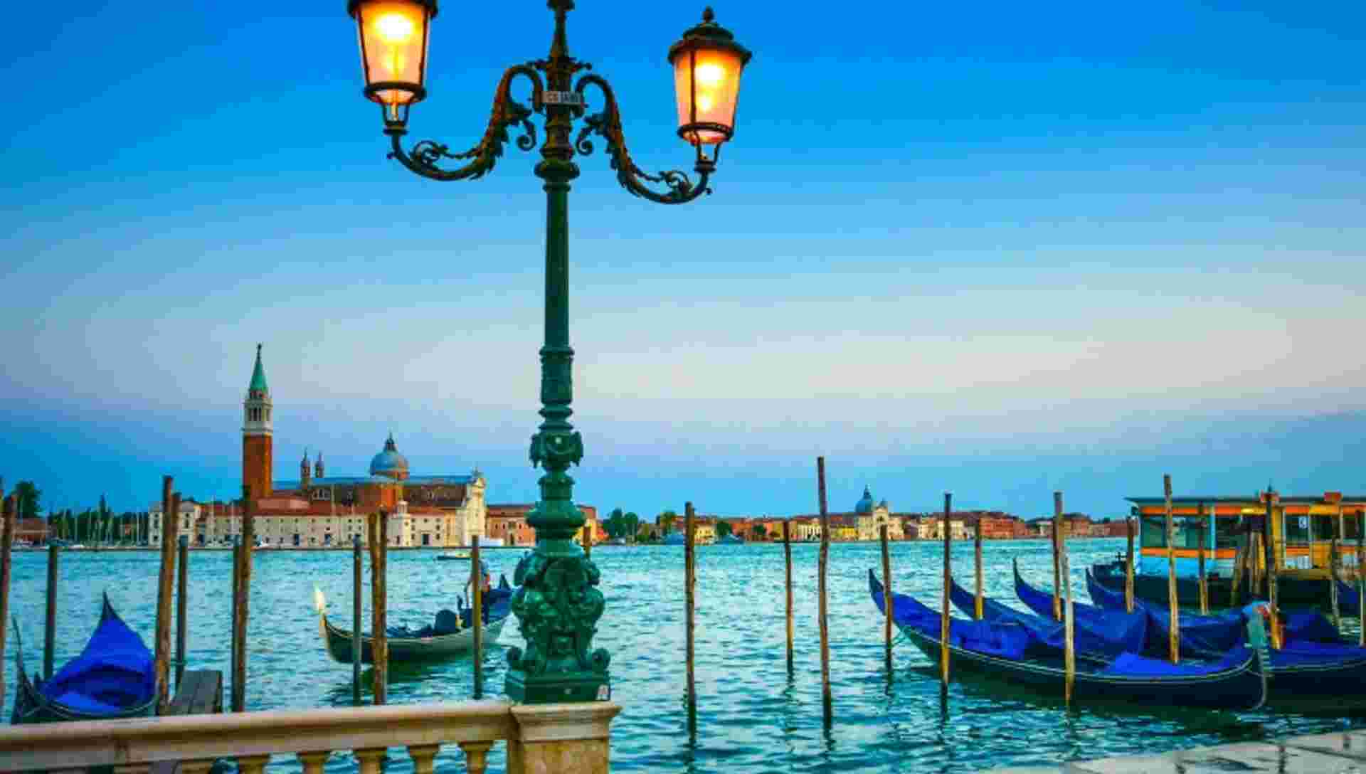 Christmas in Venice (port-to-port cruise)