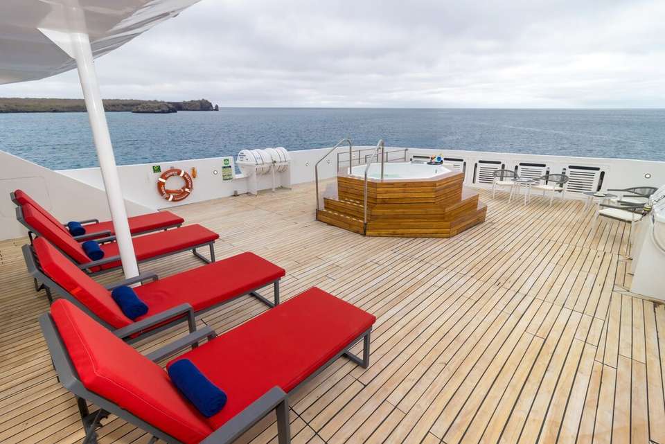 Classic Galapagos: Central Eastern Islands (Grand Queen Beatriz) - Intrepid Travel - Ecuador - Image 7