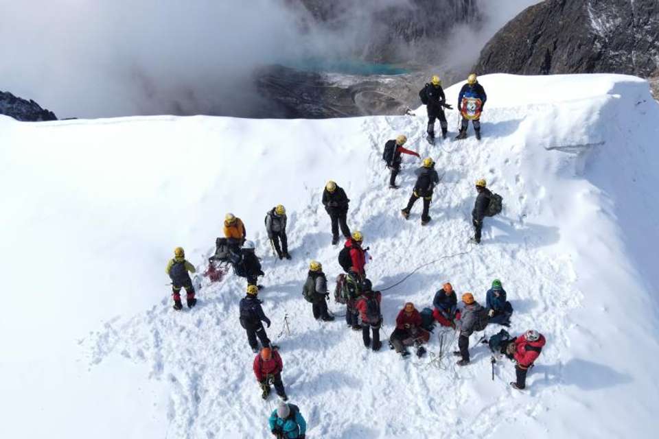Climbing Nevado Mateo from Huaraz - Tangol Tours - Peru - Image 2