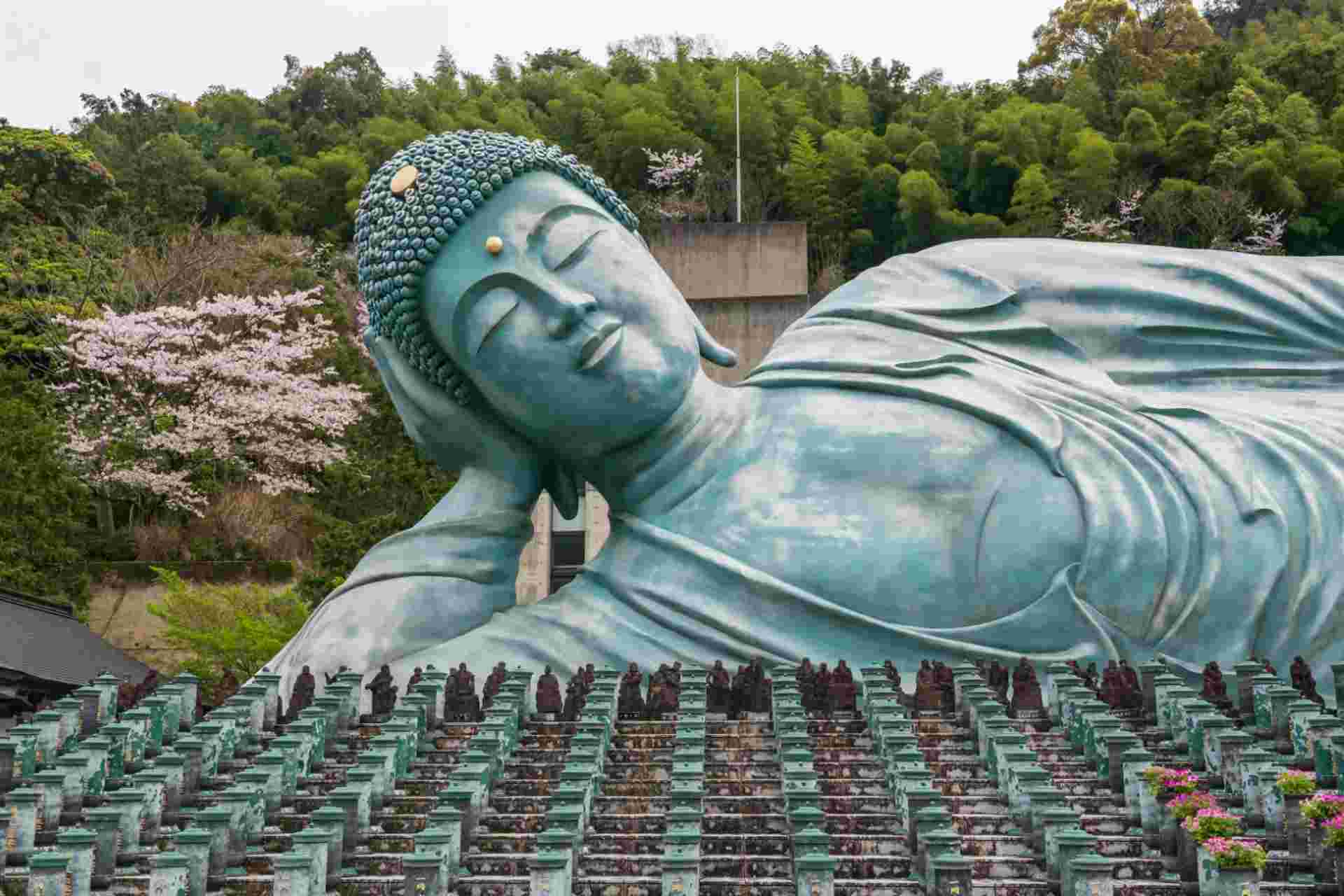 Contrasts of Japan and Nagasaki