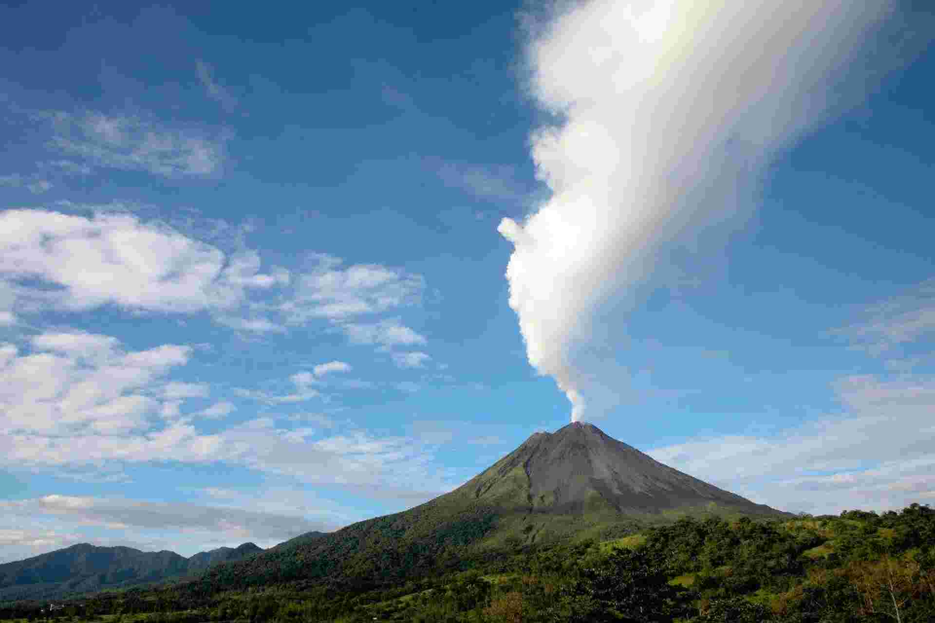 Costa Rica: Land Of Volcanoes And Rainforests, French-speaking Guide