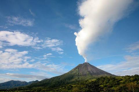 South America Budget Tours: Costa Rica: Land Of Volcanoes And Rainforests, French-speaking Guide
