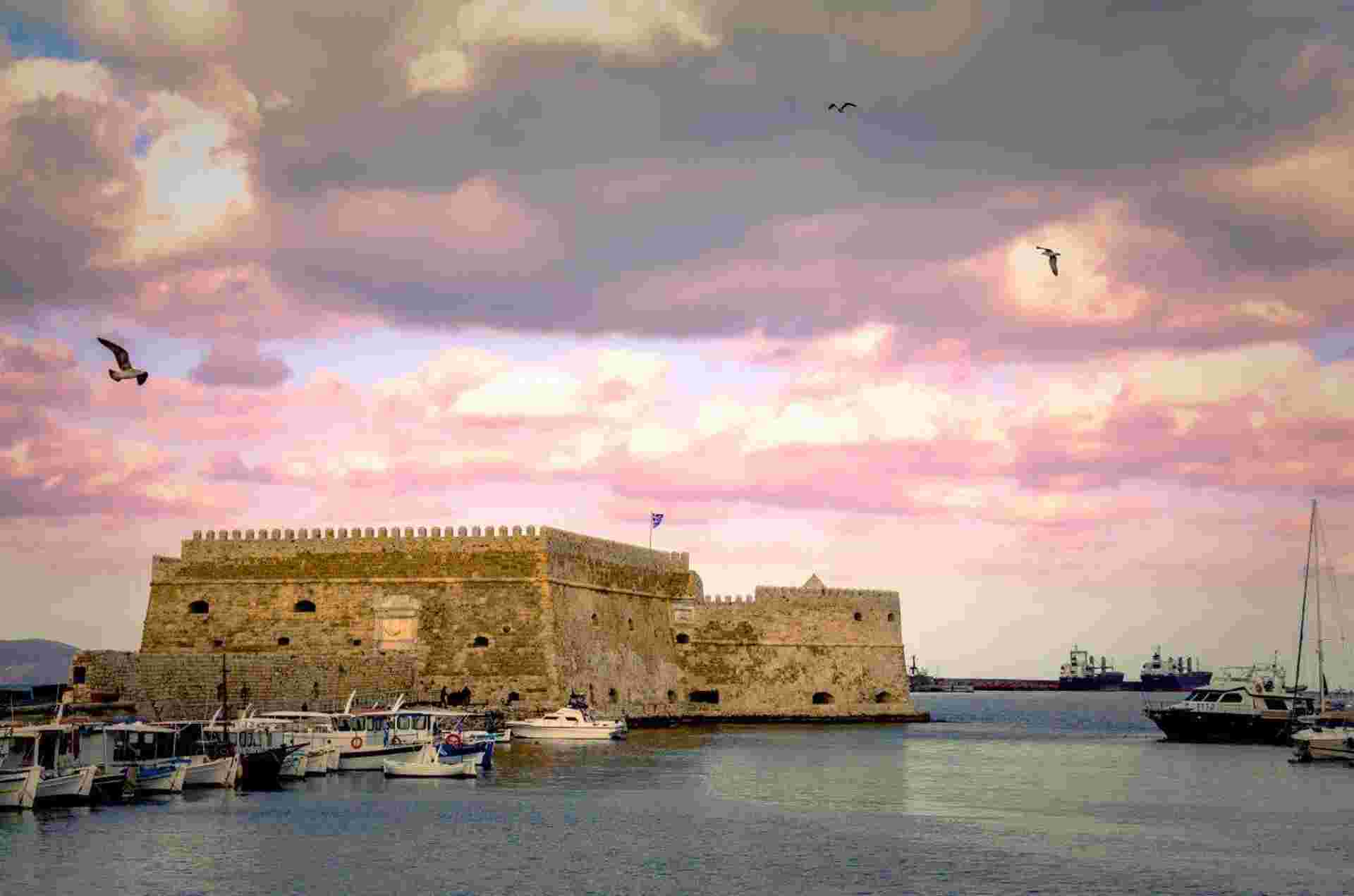 Crete Island Escape: Explore & Experience, French-speaking Guide