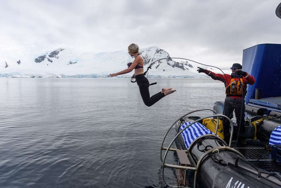 Crossing the Antarctic Circle (Ocean Victory) - Intrepid Travel - Argentina - Image 4