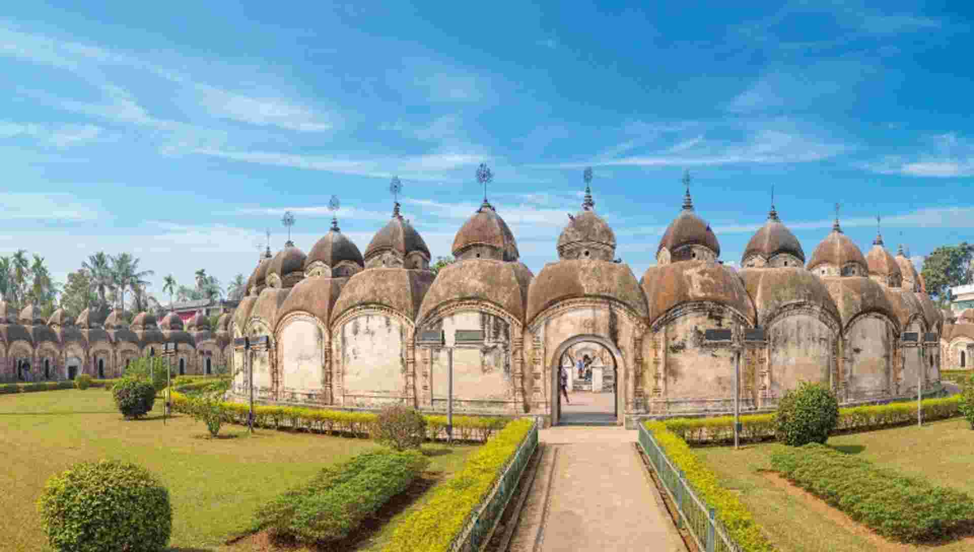 Cruise on the Ganges: The Sacred Waters between Kolkata and Varanasi (port-to-port cruise)