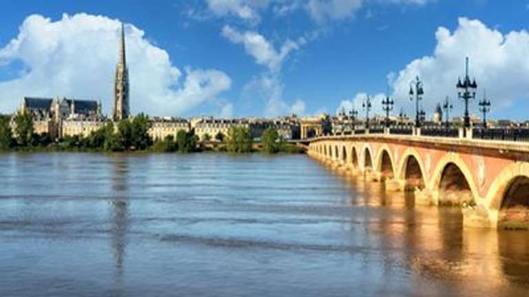 France Cruise Tour: Cruise through the Aquitaine Region from Bordeaux to Royan, along the Gironde Estuary and the Garonne and Dordogne Rivers (port-to-port cruise)