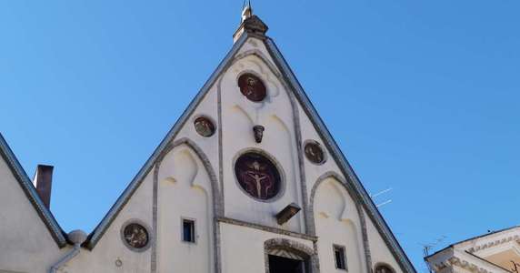 Image 4 of 18