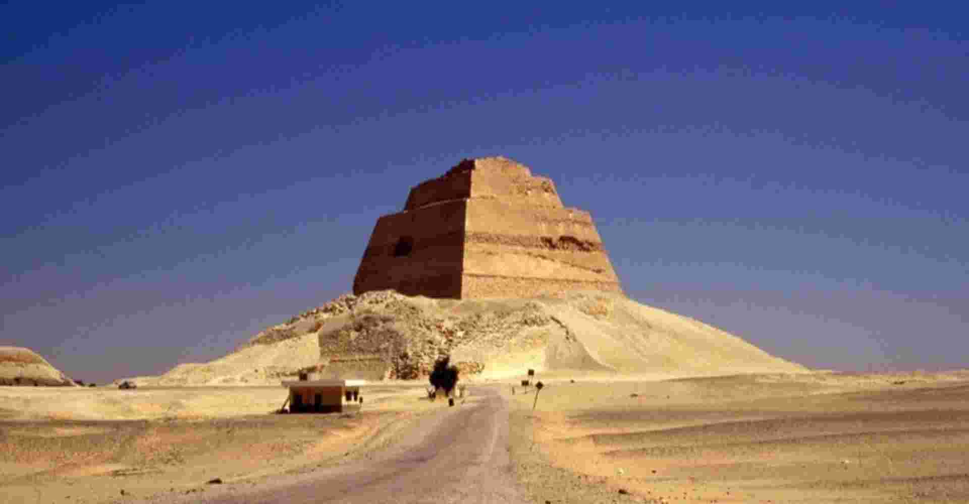 Day tour to El Fayoum Pyramids from cairo