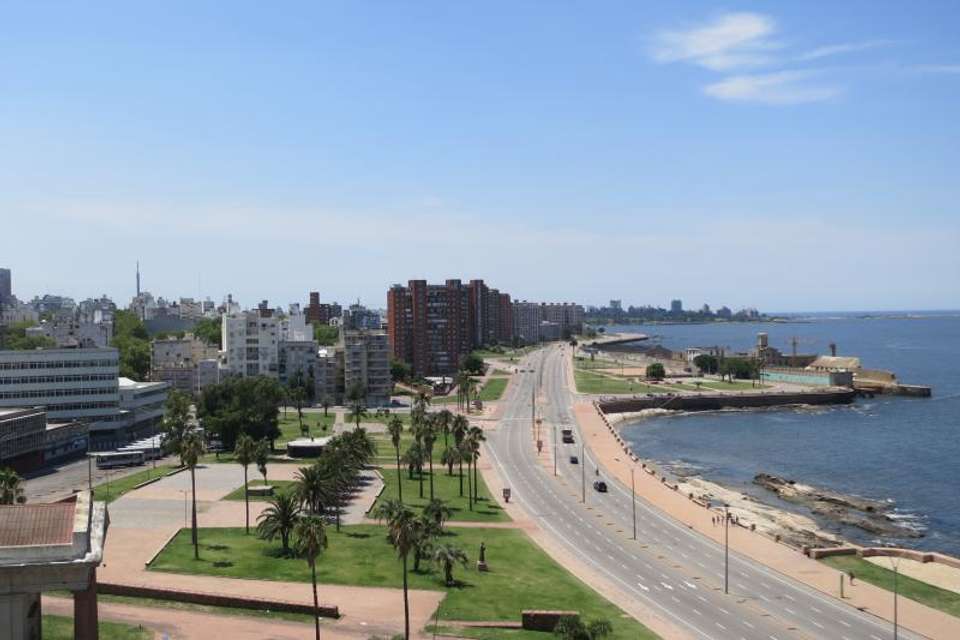 Day Trip to Montevideo from Buenos Aires - Tangol Tours - Argentina - Image 2