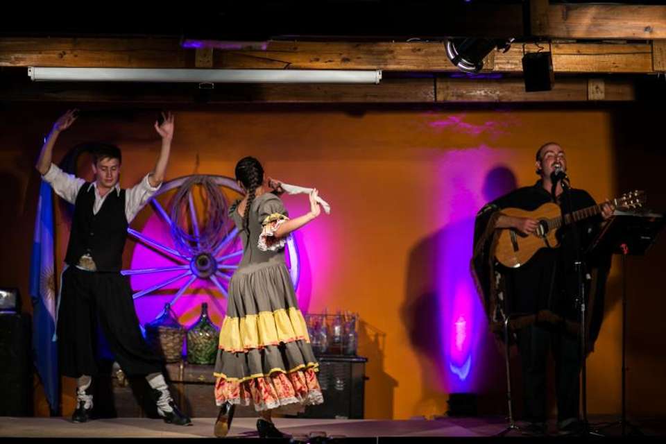 Dinner & Show at Estancia 25 de Mayo, El Calafate - Tangol Tours - Argentina - Image 3