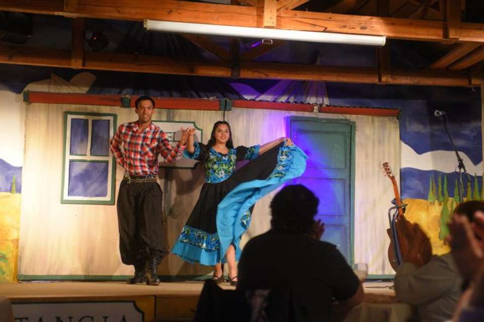Dinner & Show at Estancia 25 de Mayo, El Calafate - Tangol Tours - Argentina - Image 7