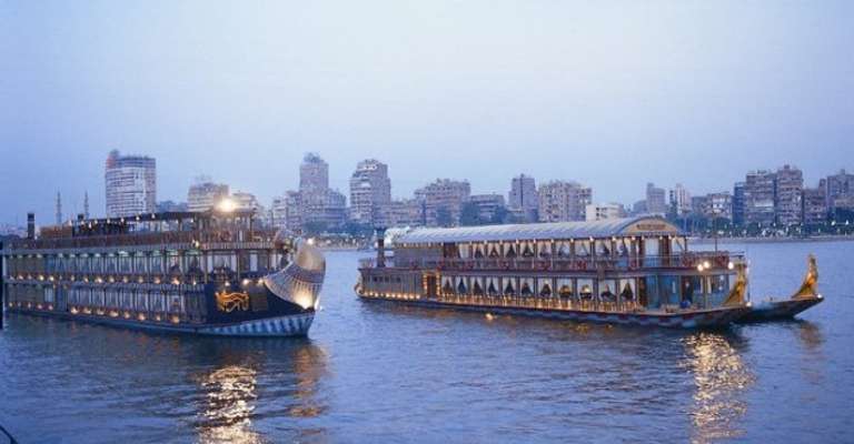 Giza Cruise Tour: Dinner Cruise on the Nile with Belly Dancing Show Cairo