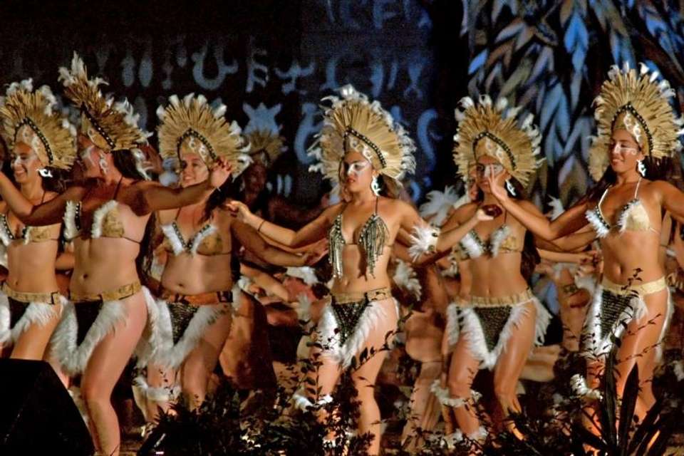 Dinner with Rapa Nui Show on Easter Island - Tangol Tours - Chile - Image 3