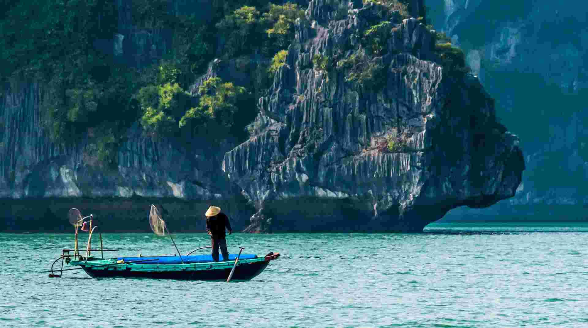 Discover Hanoi – Halong and Van Phuc Village - 5 Days