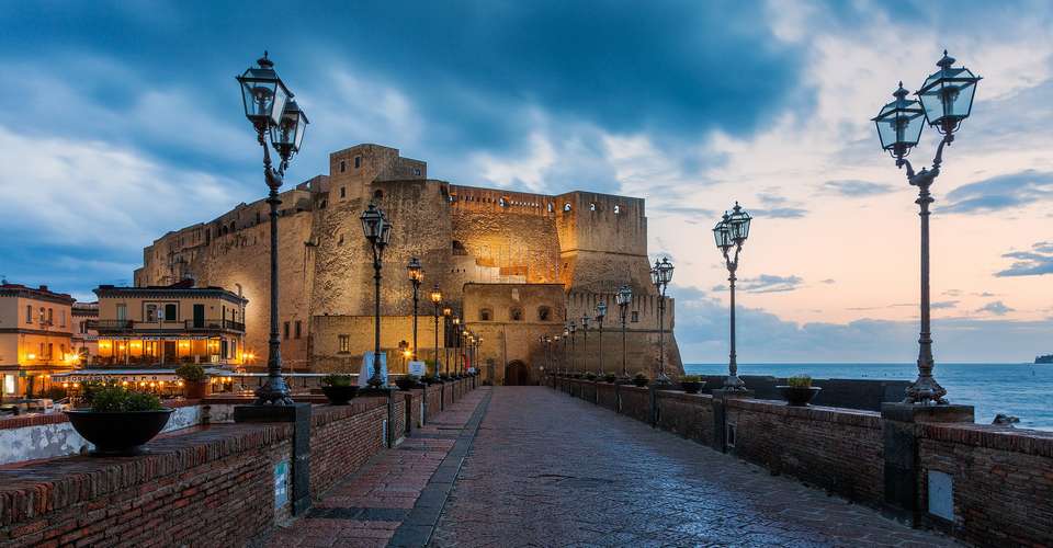 Discover naples: 2-hour guided walking tour - Associazione Culturale "le Terre Di Federico" - Italy - Image 2