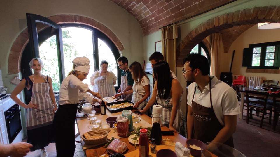 Discover Tuscany: Culture, Food & Wine - Exodus Adventure Travels - Italy - Image 7