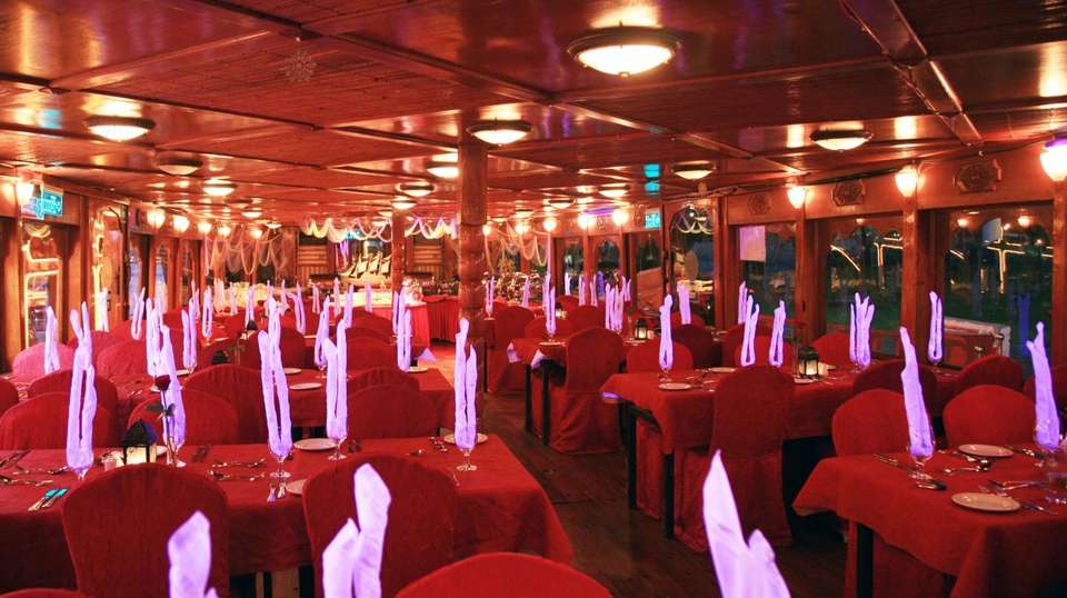 Dubai Dinner Cruise on Creek - Daytur Dubai - UAE - Image 4