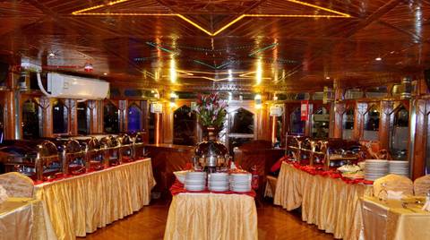 Cruise Tour: Dubai Dinner Cruise On Creek