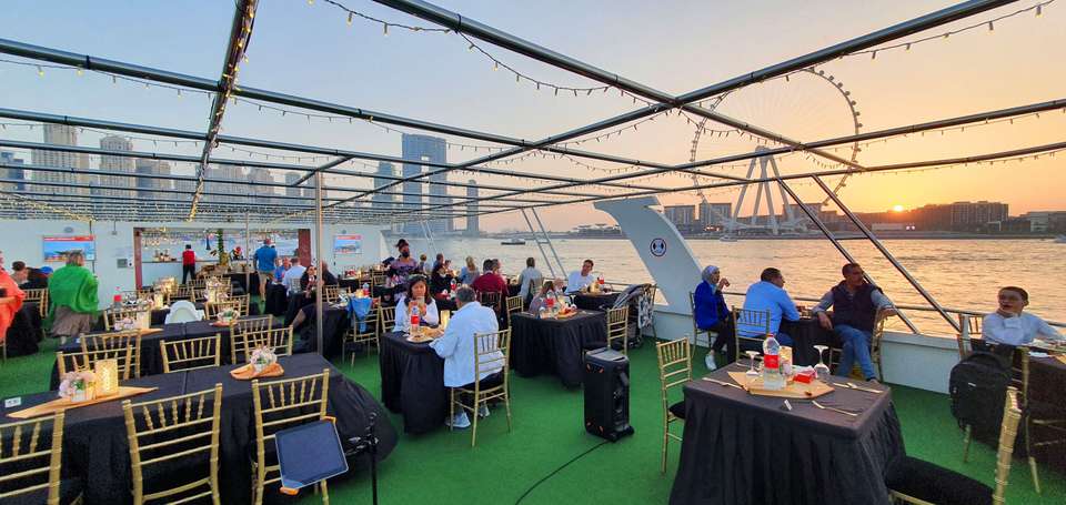 Dubai: Marina Dinner Cruise with Drinks & Live Music - Xclusive Yachts - UAE - Image 7
