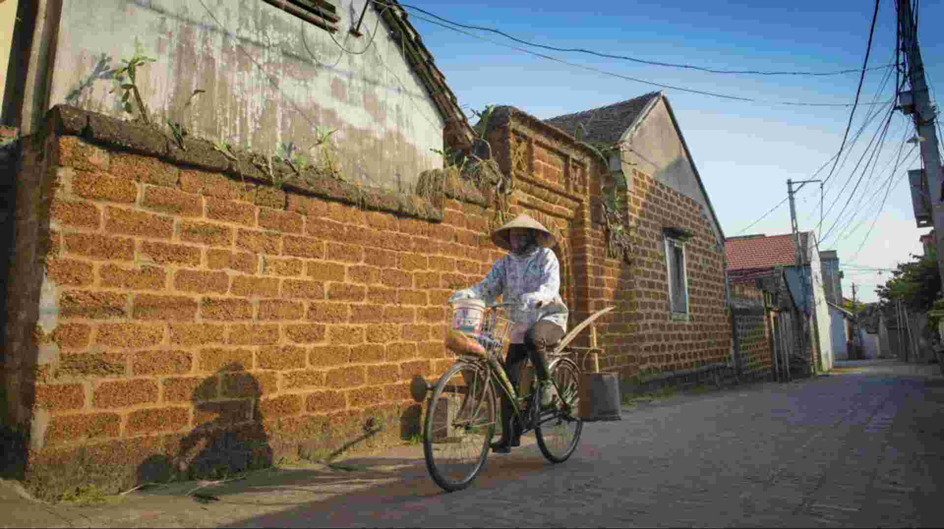 Duong Lam Ancient Village Tour full Day