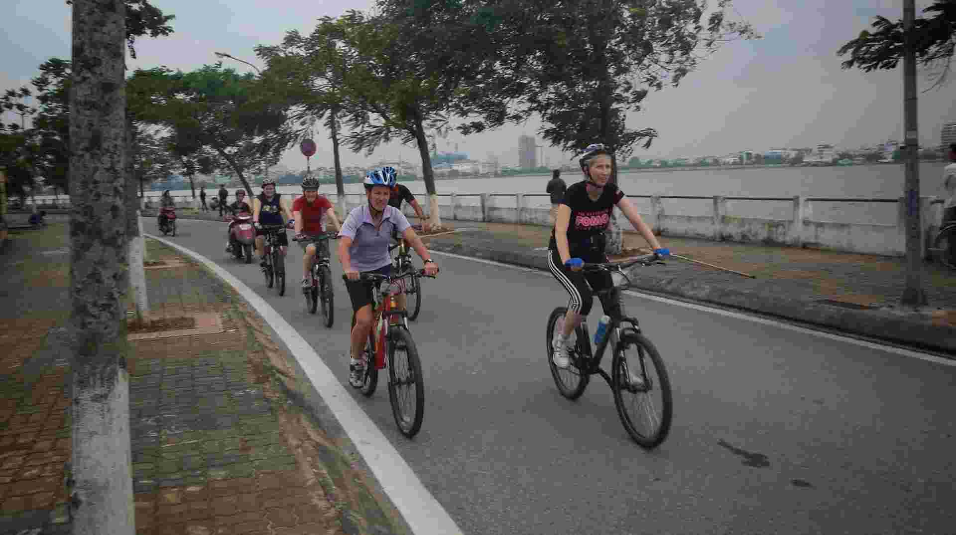 Early Morning Bicycle Tour In Hanoi
