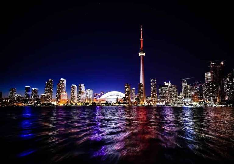 Toronto City sightseeing Tour: Eastern Canada Explorer