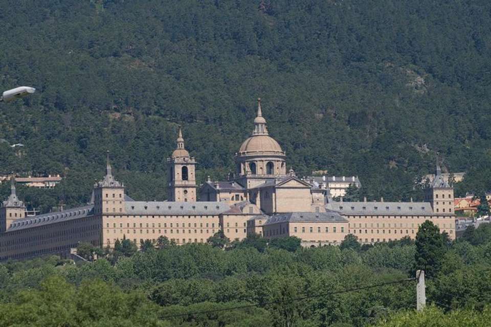 El Escorial & Valley Half-day Morning Tour From Madrid - Vpt Tours - Spain - Image 2
