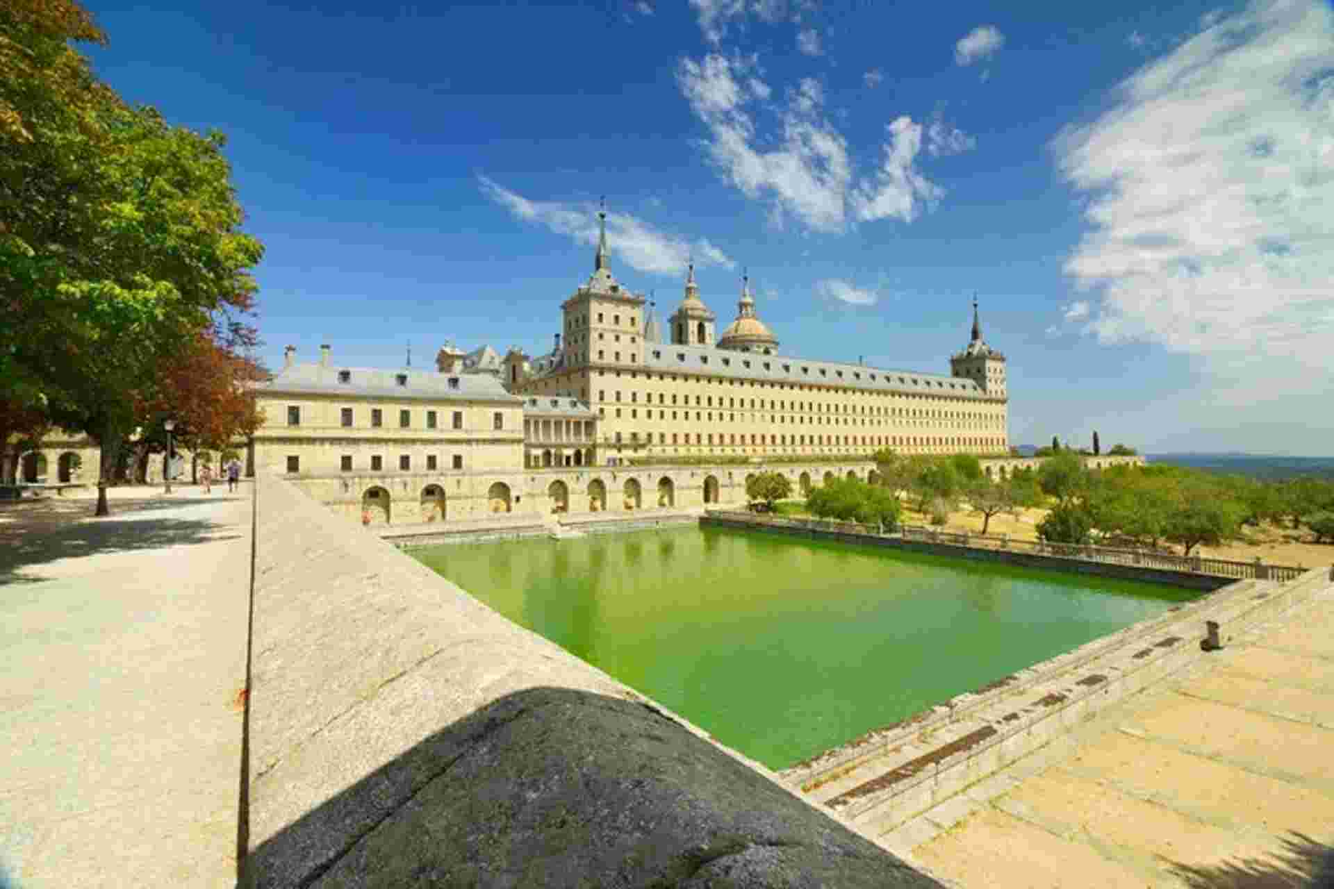 El Escorial, Valley & Segovia Day Tour From Madrid