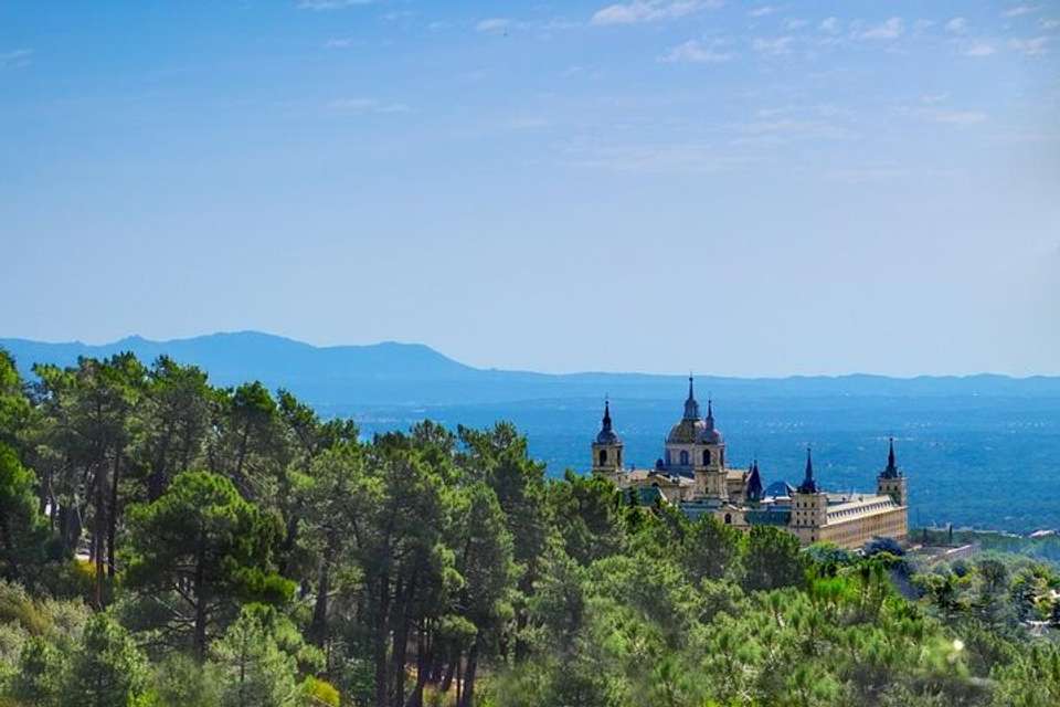 El Escorial, Valley & Segovia Day Tour From Madrid - Vpt Tours - Spain - Image 3