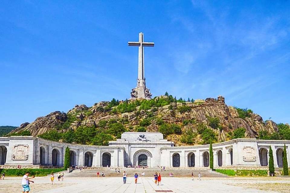El Escorial, Valley & Segovia Day Tour From Madrid - Vpt Tours - Spain - Image 4