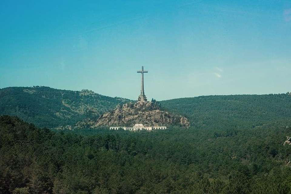 El Escorial, Valley & Segovia Day Tour From Madrid - Vpt Tours - Spain - Image 5