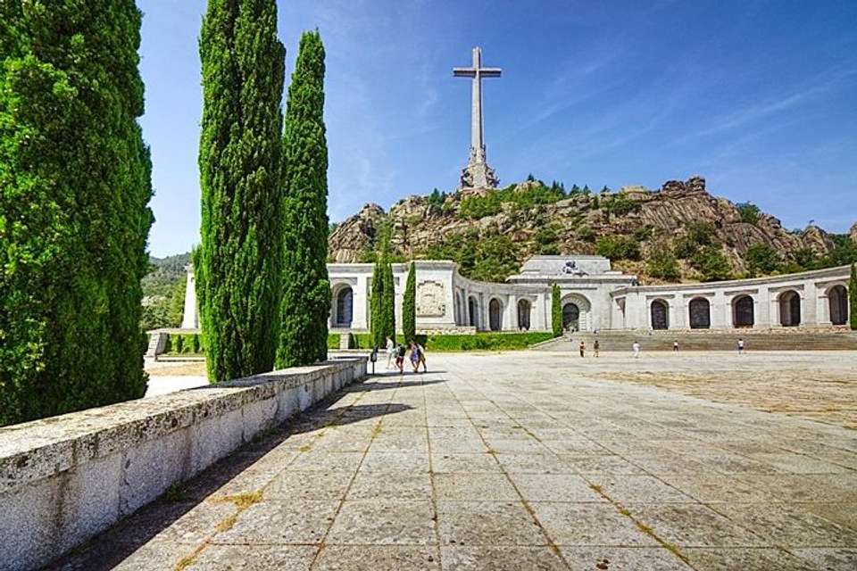 El Escorial, Valley & Segovia Day Tour From Madrid - Vpt Tours - Spain - Image 6