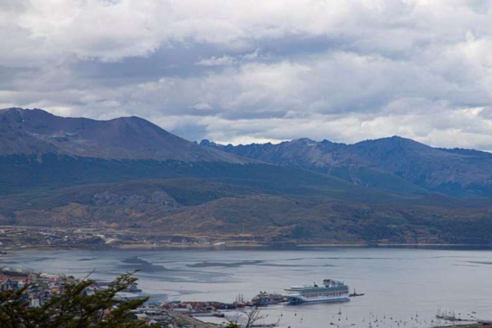 Electric Bike City Tour In Ushuaia - Tangol Tours - Argentina - Image 10