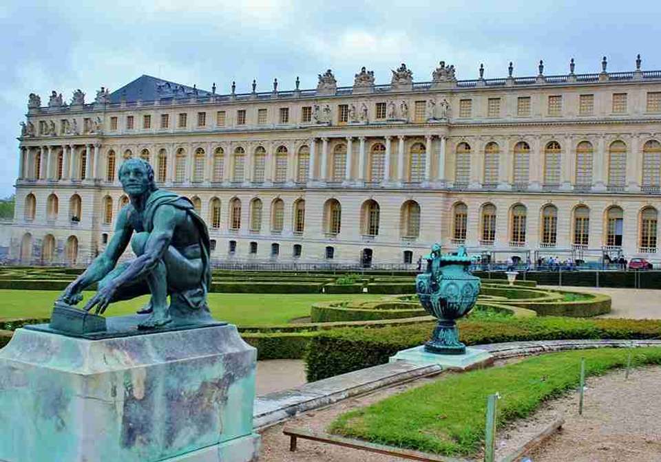 Enchanting Milan Swiss Alps and Paris By Rail - Indus Travels - Italy - Image 11