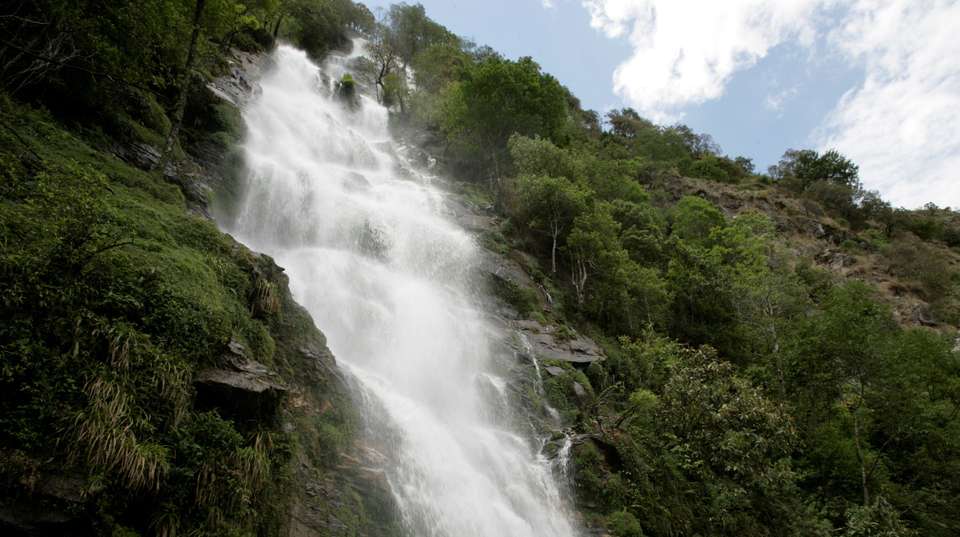 Essence of Bhutan Tour - Adventure Thirdpole (p) Ltd - Bhutan - Image 4