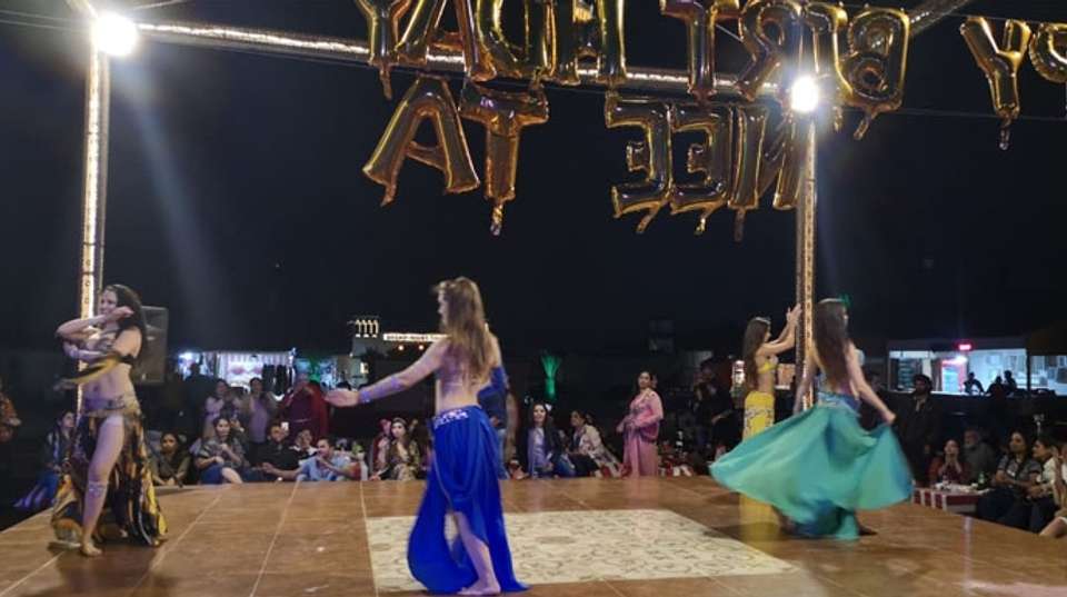 Evening Desert Safari in Dubai With Shows & Buffet Dinner - Jtr Holidays - UAE - Image 3