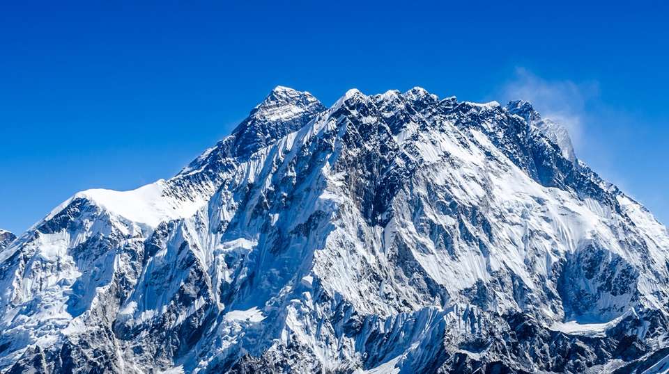 Everest 3 Passes Circuit Trek without EBC 16 Days  - Alpine Club Of Himalaya - Nepal - Image 3