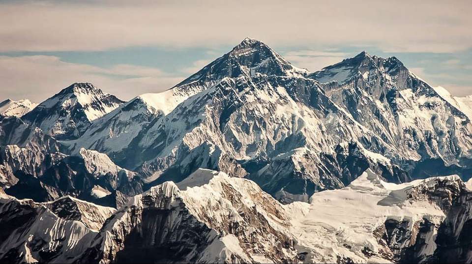 Everest Flight - Himalayan Trekking And Tours (p) Ltd - Nepal - Image 2