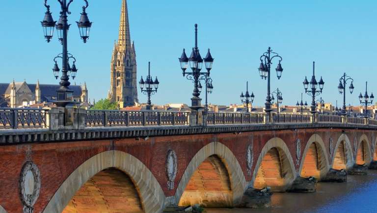 Bordeaux Cruise Tour: Fall Festival: History, Wine, and Heritage on Rivers in Southwestern France