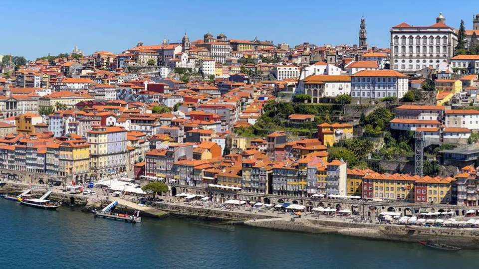 Family Club - From Portugal to Spain: Porto, the Douro Valley (Portugal) and Salamanca (Spain) (port-to-port cruise) - Tweet World Travel - Portugal - Image 2