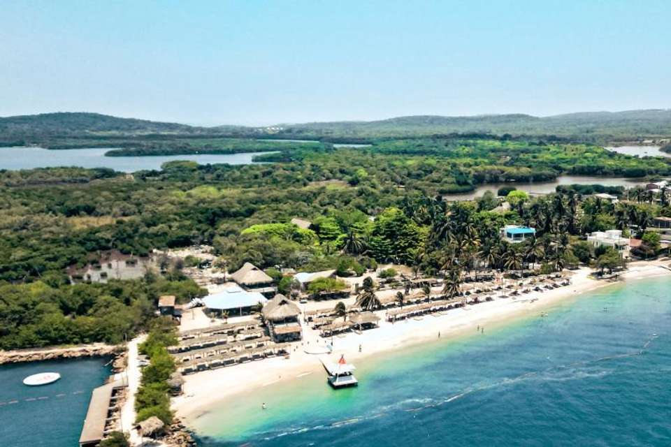 Fenix Beach Full Day In Tierra Bomba - 2nd Beach Line - Tangol Tours - Colombia - Image 7