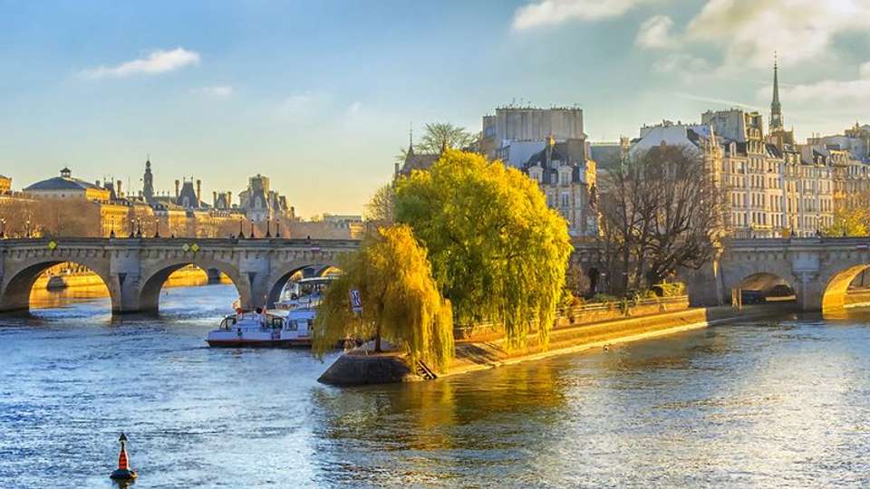 Festive Weekend on the Seine River (port-to-port cruise) - Tweet World Travel - France - Image 2