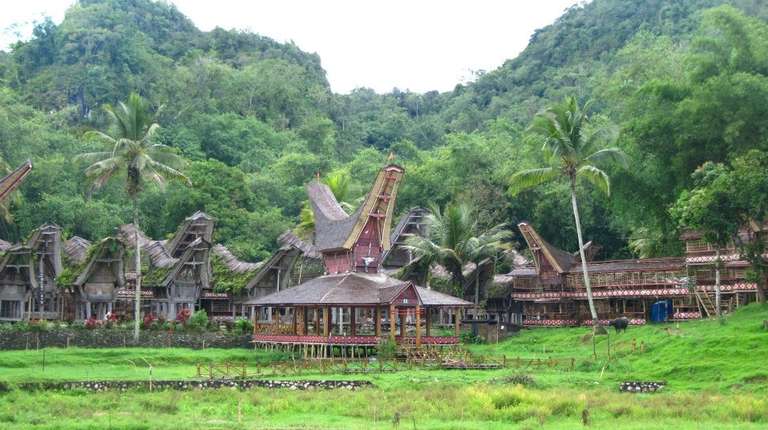 Indonesia Local culture Tour: Four Day Tana Toraja Adventure
