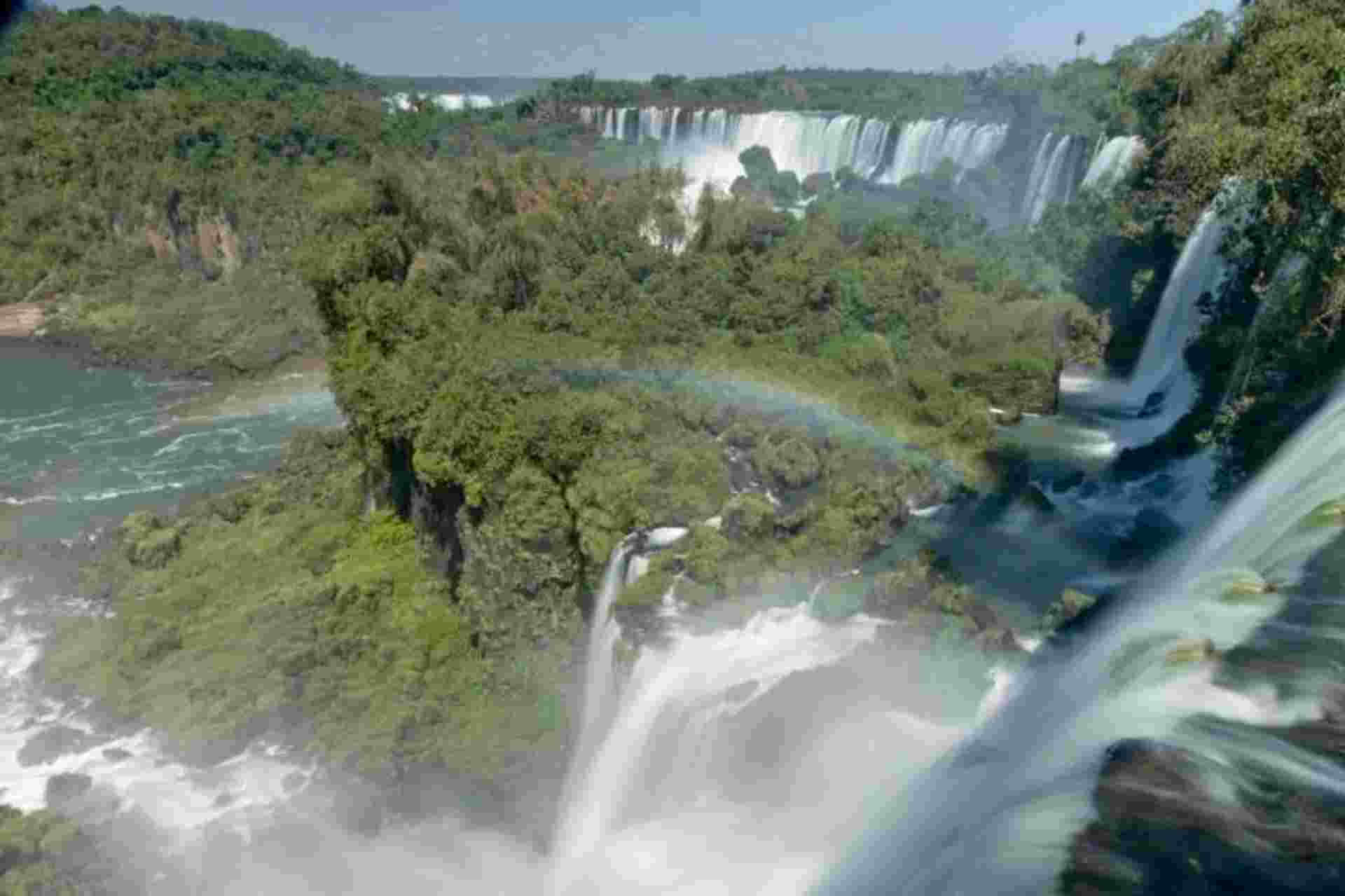 Foz de Iguaçu: Tour Cataratas Argentinean side + Gran Aventura including tickets