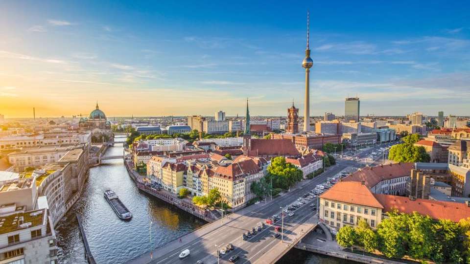 From Amsterdam to Berlin (port-to-port cruise) - Tweet World Travel - Holland - Image 12