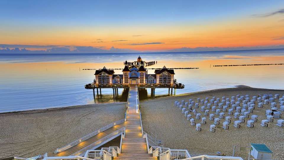 From Amsterdam to Copenhagen, explore the northern canals by cruising  the Elbe, the Havel, the Oder and the Baltic sea (port-to-port cruise) - Tweet World Travel - Holland - Image 9