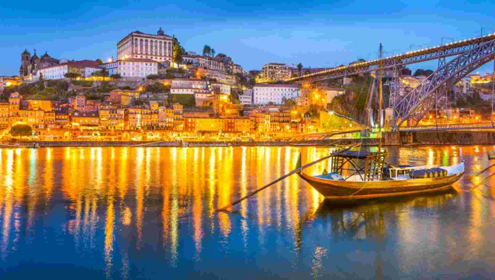From Portugal to Spain: Porto, the Douro Valley (Portugal) and Salamanca (Spain) (port-to-port cruise)